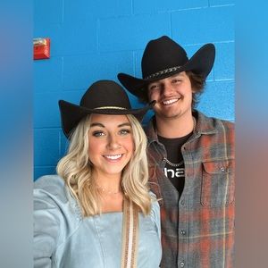 Meet your Posher, Makayla